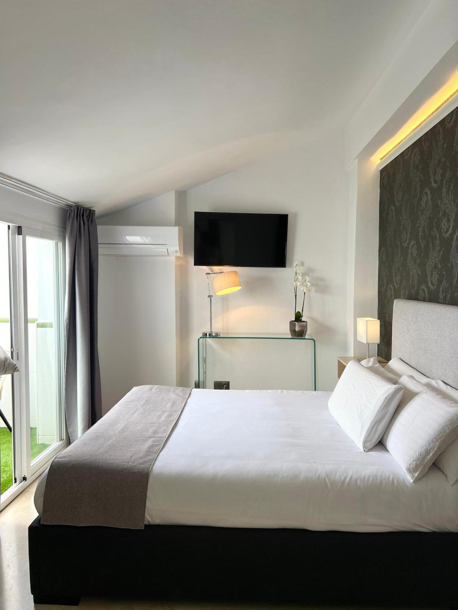Abril Nerja Hotel Екстериор снимка