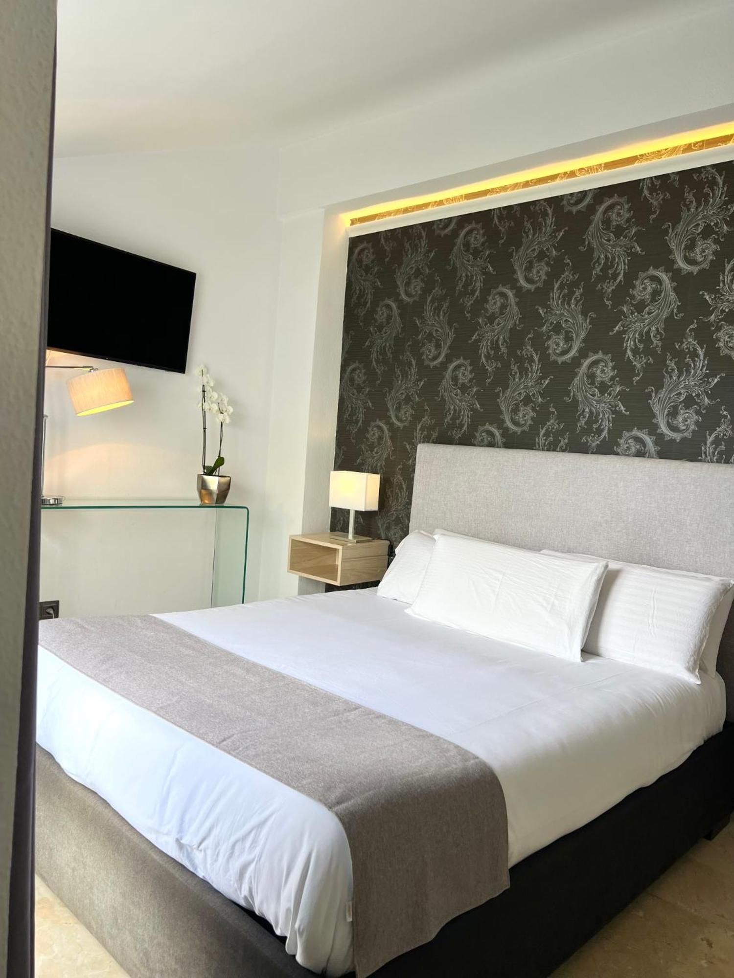 Abril Nerja Hotel Екстериор снимка
