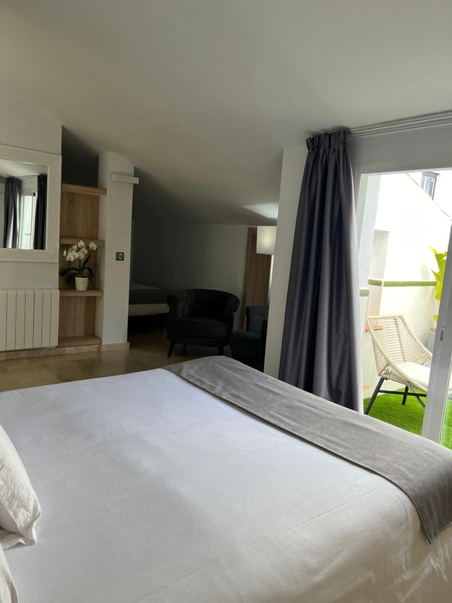 Abril Nerja Hotel Екстериор снимка