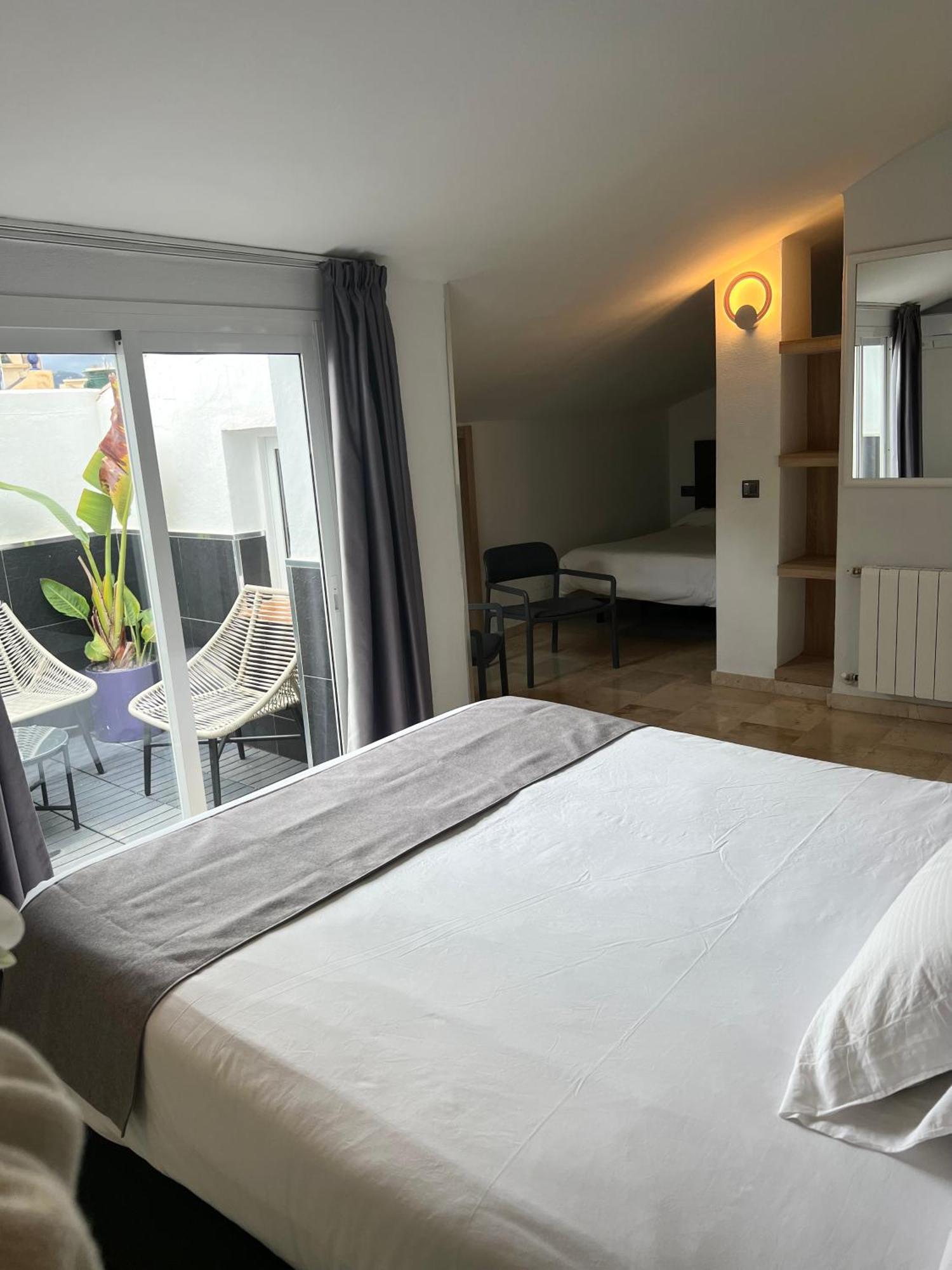 Abril Nerja Hotel Екстериор снимка