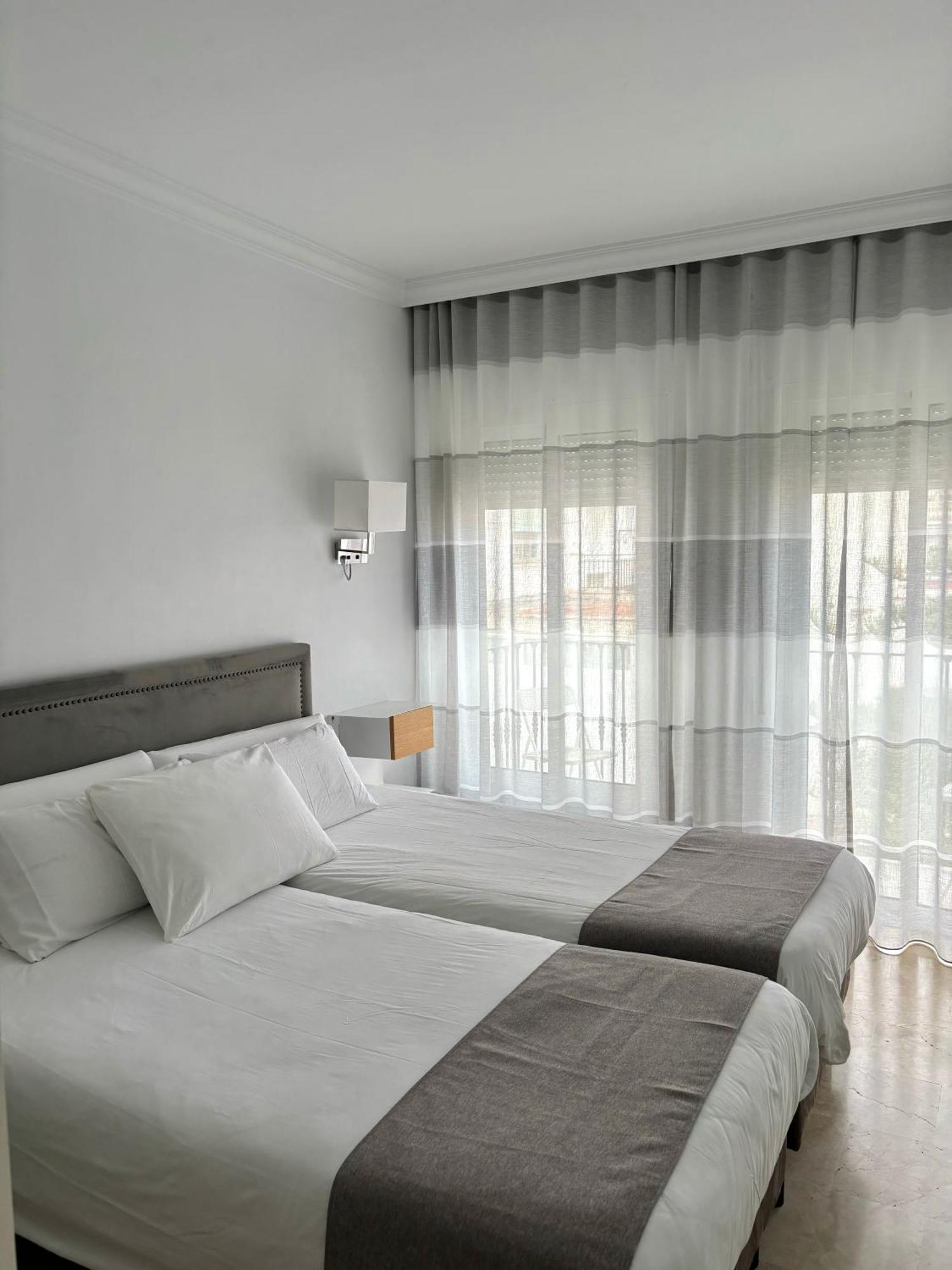 Abril Nerja Hotel Екстериор снимка