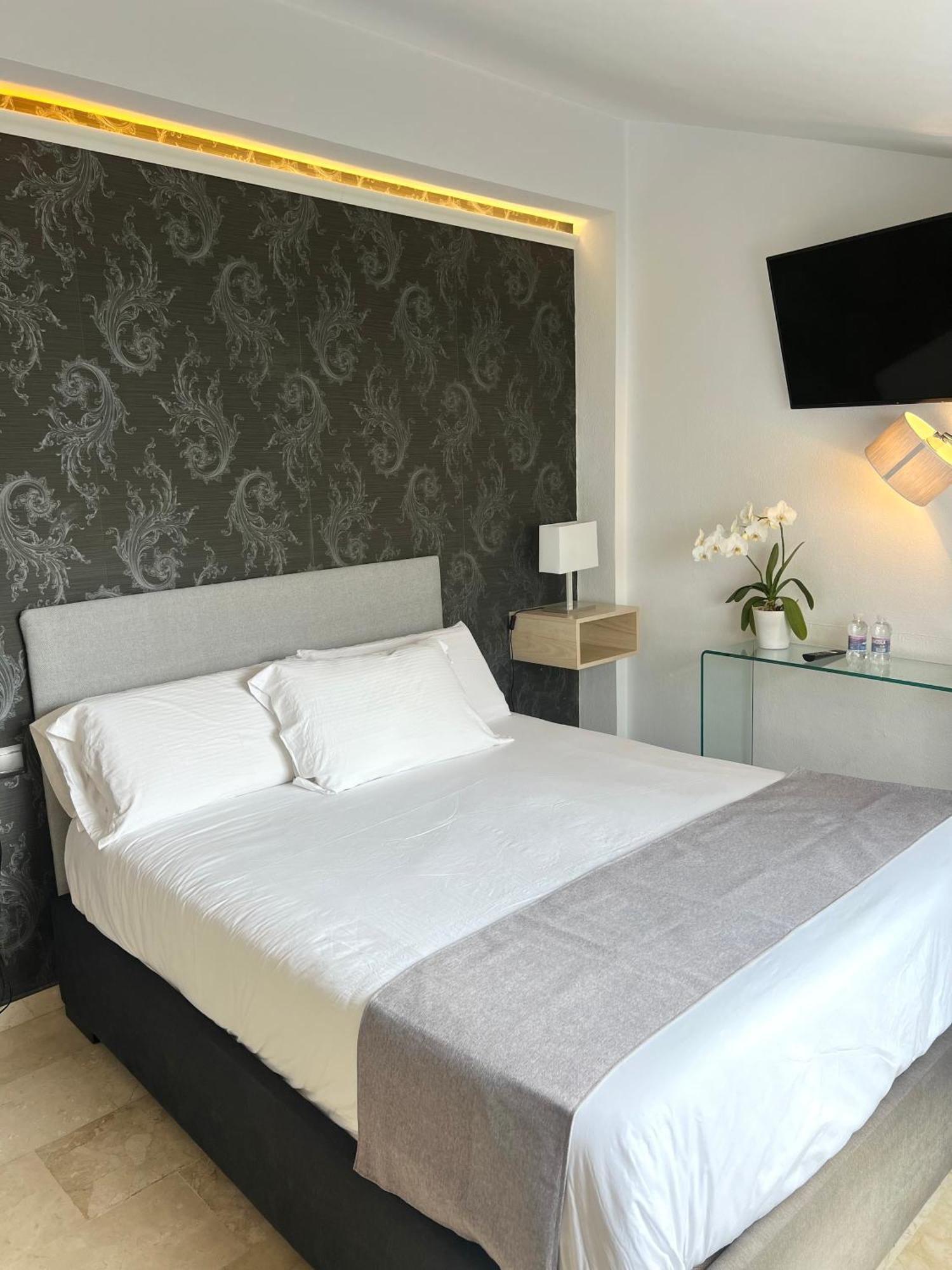 Abril Nerja Hotel Екстериор снимка