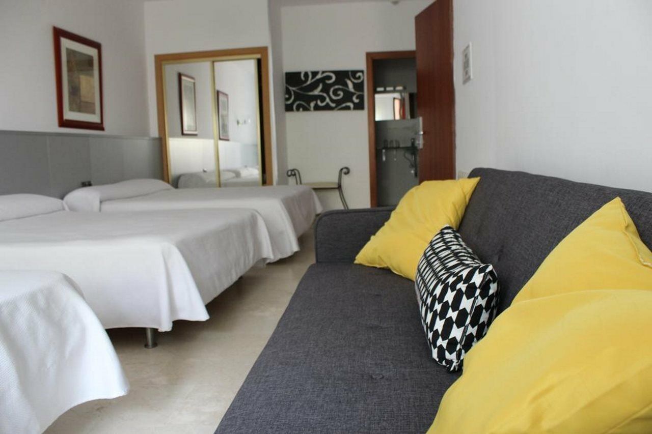 Abril Nerja Hotel Екстериор снимка